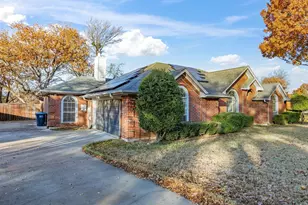 808 Shady Glen Ct, Fort Worth, TX 76120 - Photo 4