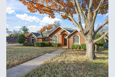 808 Shady Glen Court, Fort Worth, TX 76120 - Photo 2