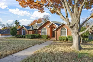 808 Shady Glen Ct, Fort Worth, TX 76120 - Photo 2