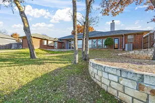 808 Shady Glen Ct, Fort Worth, TX 76120 - Photo 36