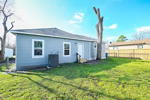 203 E Ann St, Kaufman, TX 75142 - Photo 14