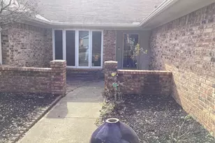 2841 Southridge Dr, Grapevine, TX 76051 - Photo 2