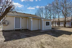 807 Adkins St, Bowie, TX 76230 - Photo 32