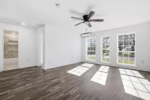 807 Adkins St, Bowie, TX 76230 - Photo 4