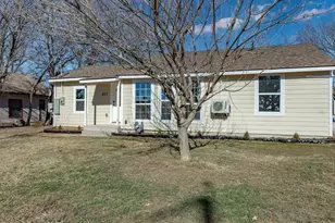 807 Adkins St, Bowie, TX 76230 - Photo 32