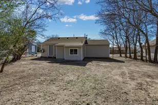 807 Adkins St, Bowie, TX 76230 - Photo 30