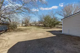807 Adkins St, Bowie, TX 76230 - Photo 26