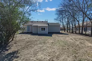 807 Adkins St, Bowie, TX 76230 - Photo 28