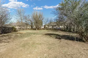 807 Adkins St, Bowie, TX 76230 - Photo 28