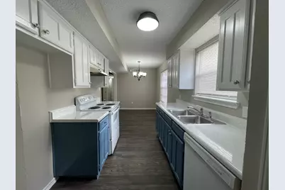 4805 Crestmont Court, Arlington, TX 76017 - Photo 4