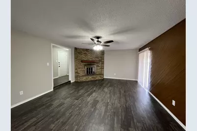 4805 Crestmont Court, Arlington, TX 76017 - Photo 2