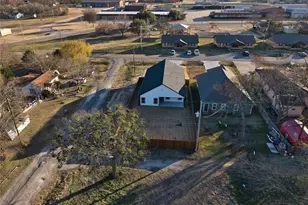 302 W Pine St, Whitewright, TX 75491 - Photo 32