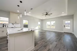 302 W Pine St, Whitewright, TX 75491 - Photo 6