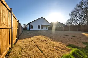 302 W Pine St, Whitewright, TX 75491 - Photo 22