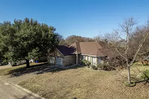 85 Delmore Dr, Hillsboro, TX 76645 - Photo 2