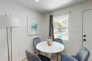 321 E 8th St, Dallas, TX 75203 - Photo 10