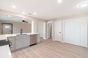 211 Garlock St, Wilmer, TX 75172 - Photo 8