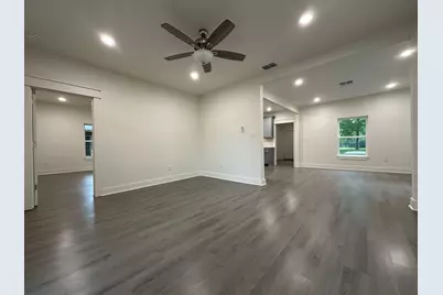 907 Davis Street S, Sulphur Springs, TX 75482 - Photo 4