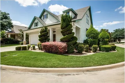 709 Creek Walk Place, Arlington, TX 76015 - Photo 2