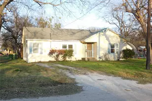 104 N Pecan Ave, Hubbard, TX 76648 - Photo 2