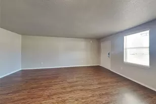 215 Bobbie Ann Ct, Granbury, TX 76049 - Photo 2