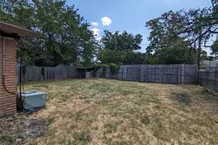 818 Calvin Dr, Garland, TX 75041 - Photo 16