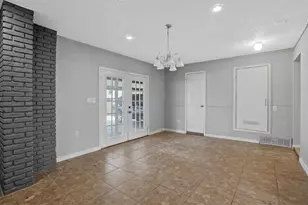 2156 Fleur De Lis Ct, Arlington, TX 76012 - Photo 6