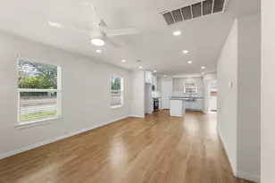 536 E Carter St, Sherman, TX 75090 - Photo 2