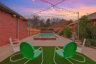 2801 Holly Leaf Ln, Flower Mound, TX 75022 - Photo 2