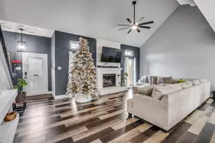 1017 Meadow Creek Dr, Lancaster, TX 75146 - Photo 4