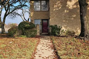 701 Towne House Ln, Richardson, TX 75081 - Photo 2