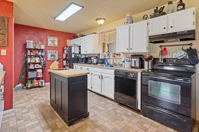 1320 Laredo Drive, Granbury, TX 76048 - Photo 10