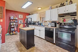 1320 Laredo Dr, Granbury, TX 76048 - Photo 10