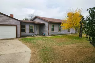 2737 W Camp Wisdom Rd, Dallas, TX 75237 - Photo 2