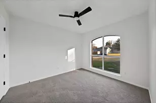 825 Meadowdale Rd, Arlington, TX 76017 - Photo 8