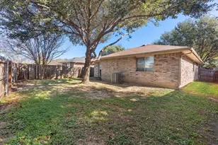 649 Moss Rose Ct, Dallas, TX 75217 - Photo 4