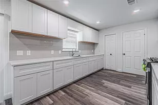 2976 Mark Twain Dr, Farmers Branch, TX 75234 - Photo 14