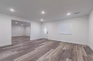 2976 Mark Twain Dr, Farmers Branch, TX 75234 - Photo 6