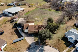 129 Collins Ct, Blue Mound, TX 76131 - Photo 2