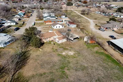 129 Collins Court, Blue Mound, TX 76131 - Photo 4