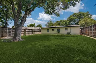 2715 Tolosa Dr, Dallas, TX 75228 - Photo 12