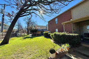 1415 Meadowood Village Dr, Fort Worth, TX 76120 - Photo 2