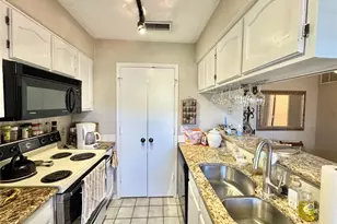 1415 Meadowood Village Dr, Fort Worth, TX 76120 - Photo 4