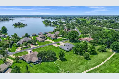 822 Kiowa Drive W, Lake Kiowa, TX 76240 - Photo 10