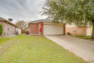 6612 Meadow Way Ln, Fort Worth, TX 76179 - Photo 2
