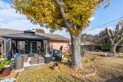 2706 Meadow Bluff Lane, Dallas, TX 75237 - Photo 28