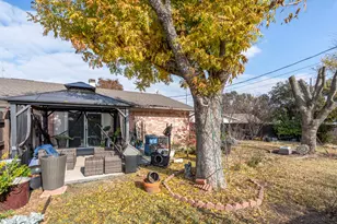 2706 Meadow Bluff Ln, Dallas, TX 75237 - Photo 28