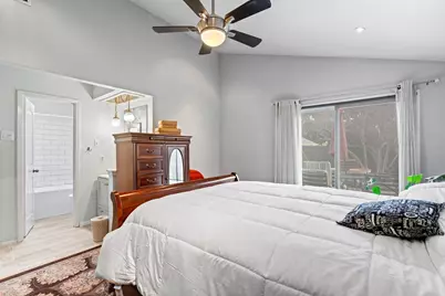 2706 Meadow Bluff Lane, Dallas, TX 75237 - Photo 16