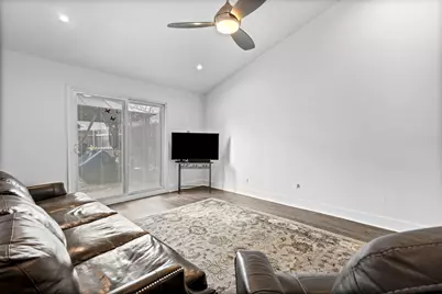 2706 Meadow Bluff Lane, Dallas, TX 75237 - Photo 8