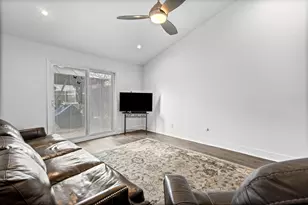 2706 Meadow Bluff Ln, Dallas, TX 75237 - Photo 8